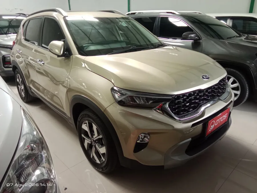 Foto Mobil Bekas Kanan Depan KIA Sonet 1.5 tahun 2021