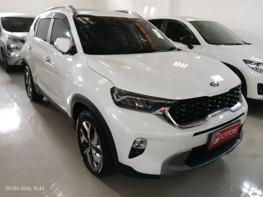 Foto Mobil Bekas Kanan Depan KIA Sonet 1.5 tahun 2021