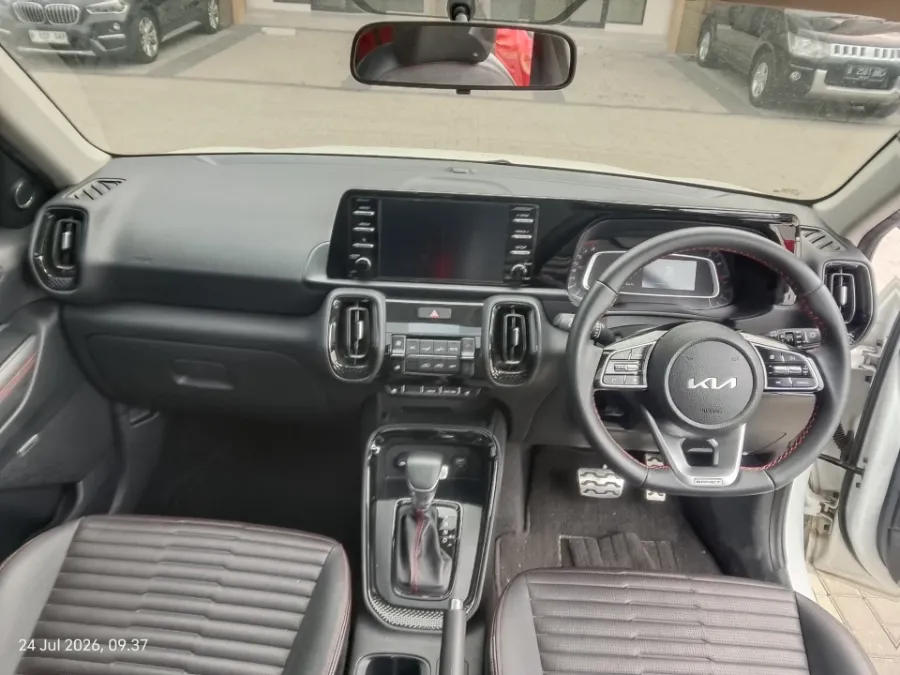 Foto Mobil Bekas Dashboard KIA Sonet 1.5 tahun 2022