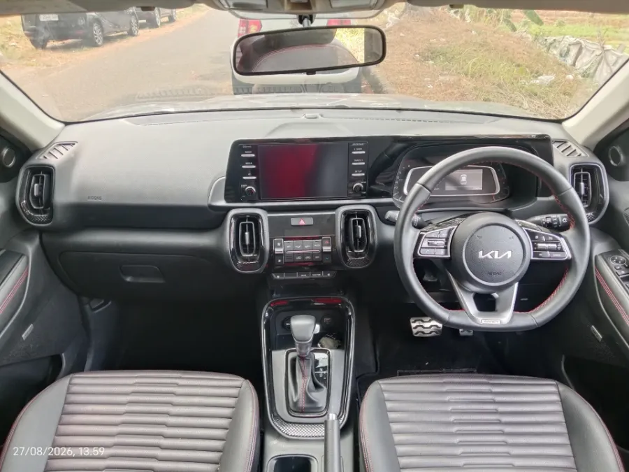 Foto Mobil Bekas Dashboard KIA Sonet 1.5 tahun 2022