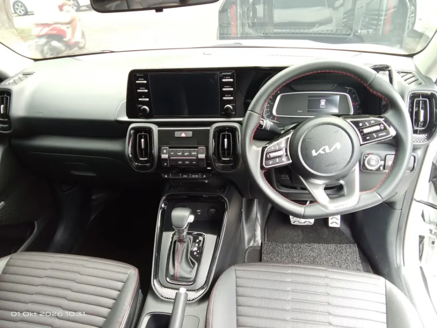 Foto Mobil Bekas Dashboard KIA Sonet 1.5 tahun 2022