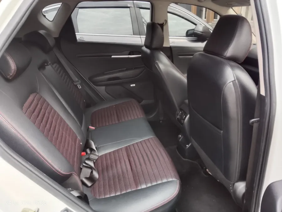 Foto Mobil Bekas Kabin Belakang KIA Sonet 1.5 tahun 2022