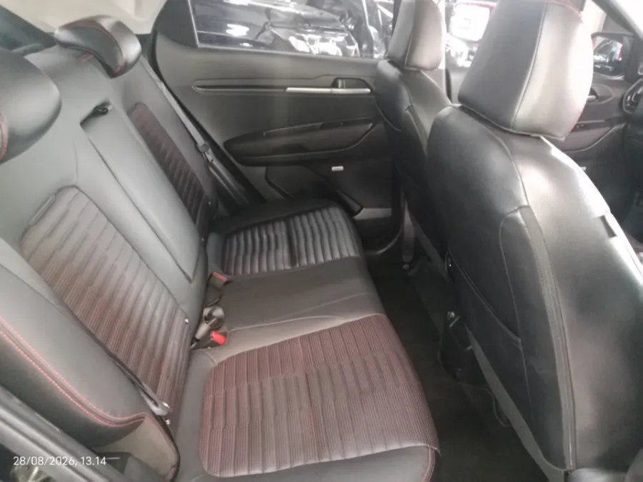 Foto Mobil Bekas Kabin Belakang KIA Sonet 1.5 tahun 2022