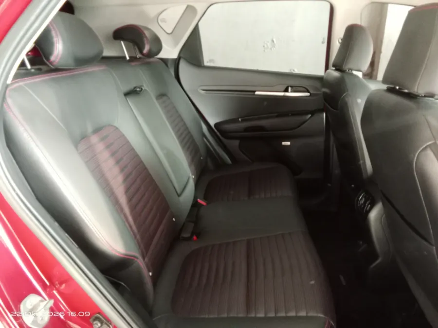Foto Mobil Bekas Kabin Belakang KIA Sonet 1.5 tahun 2022