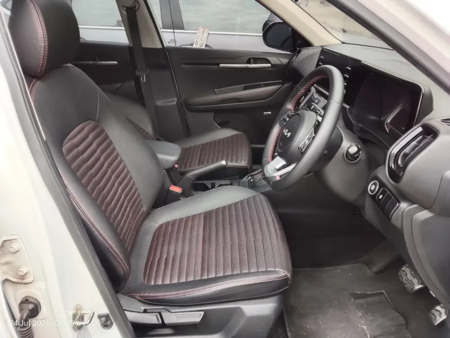 Foto Mobil Bekas Kabin Depan KIA Sonet 1.5 tahun 2022