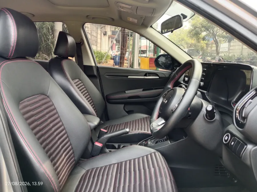Foto Mobil Bekas Kabin Depan KIA Sonet 1.5 tahun 2022