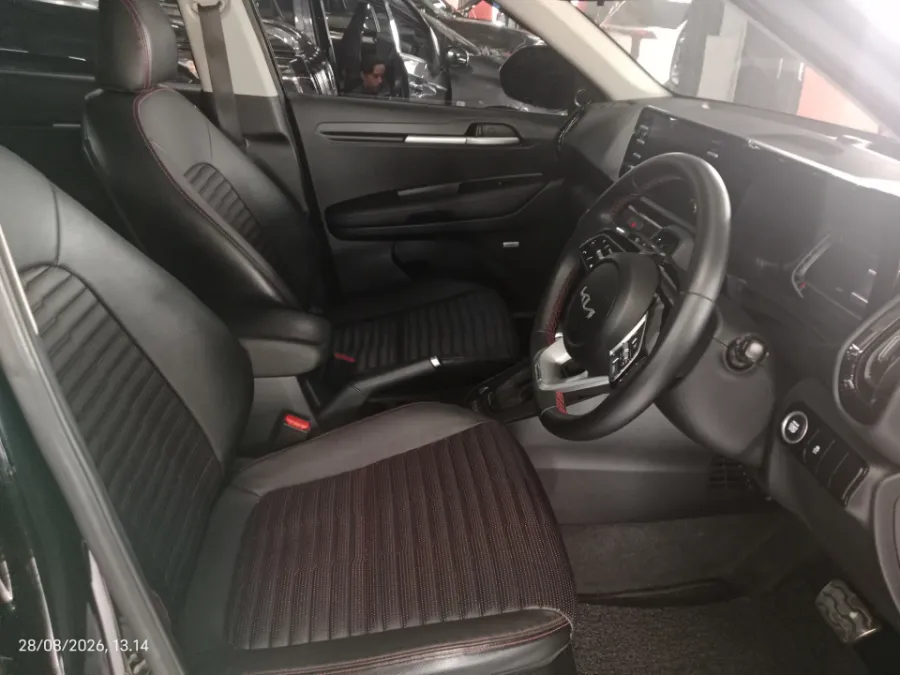 Foto Mobil Bekas Kabin Depan KIA Sonet 1.5 tahun 2022
