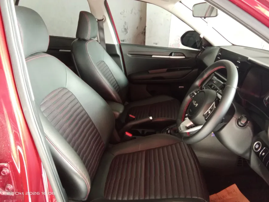 Foto Mobil Bekas Kabin Depan KIA Sonet 1.5 tahun 2022