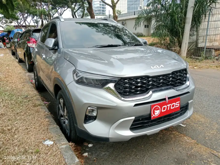 Foto Mobil Bekas Kanan Depan KIA Sonet 1.5 tahun 2022