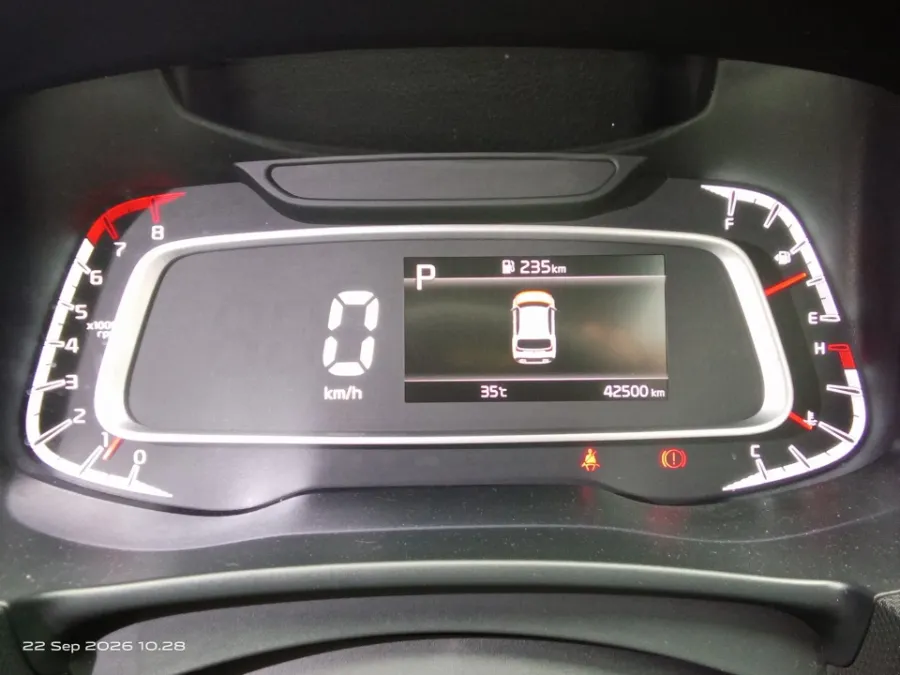 Foto Mobil Bekas Odometer KIA Sonet 1.5 tahun 2022
