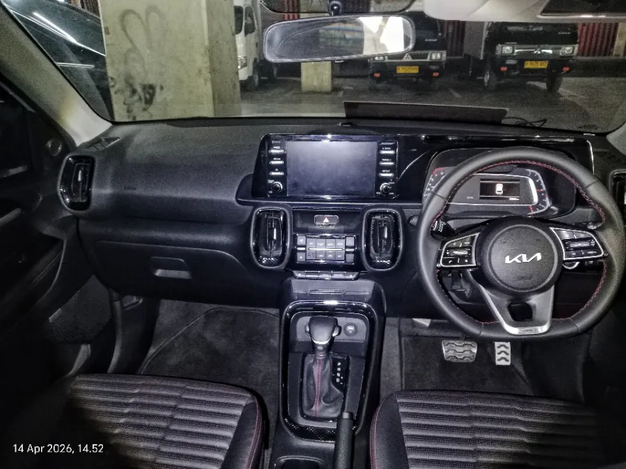 Foto Mobil Bekas Dashboard KIA Sonet 1.5 tahun 2023