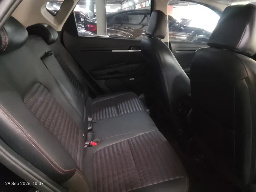 Foto Mobil Bekas Kabin Belakang KIA Sonet 1.5 tahun 2023
