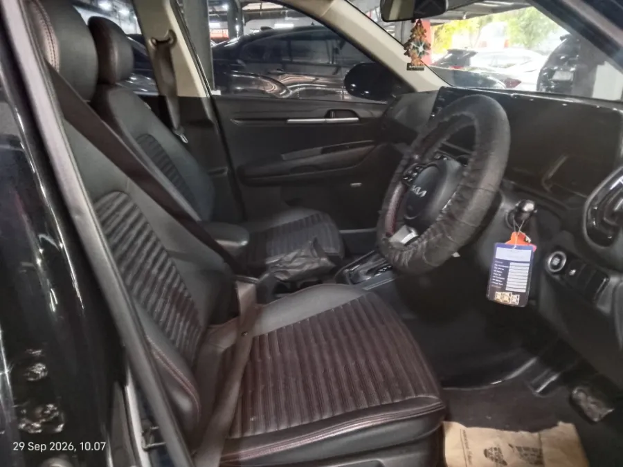 Foto Mobil Bekas Kabin Depan KIA Sonet 1.5 tahun 2023