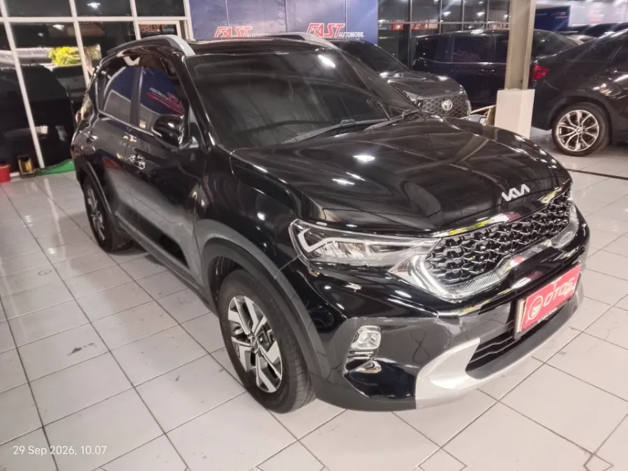 Foto Mobil Bekas Kanan Depan KIA Sonet 1.5 tahun 2023