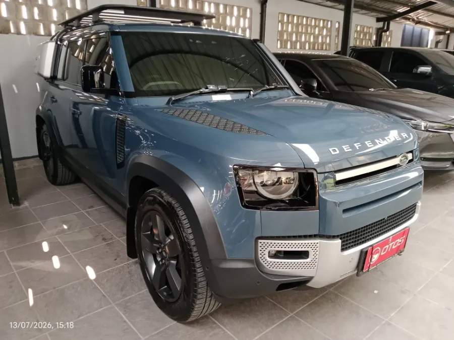Foto Mobil Bekas Kanan Depan Land Rover Defender 110 3.0 XS tahun 2022