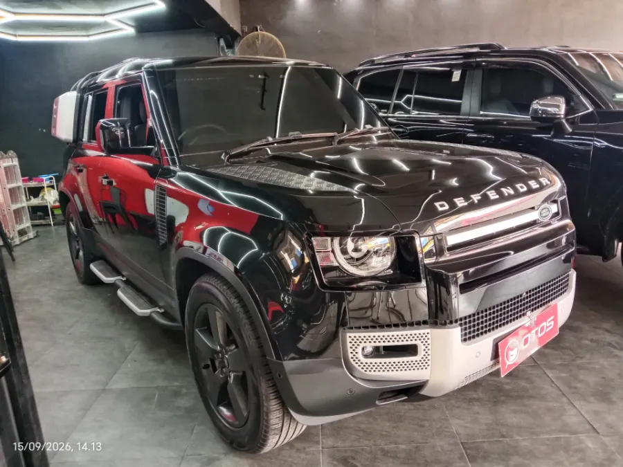 Foto Mobil Bekas Kanan Depan Land Rover Defender 110 3.0 XS tahun 2023