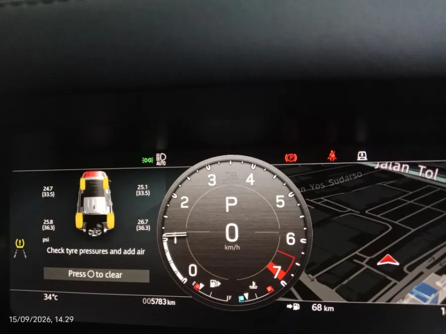 Foto Mobil Bekas Odometer Land Rover Defender 110 3.0 XS tahun 2023