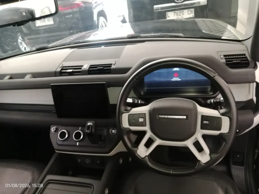 Foto Mobil Bekas Dashboard Land Rover Defender 2.0 tahun 2021