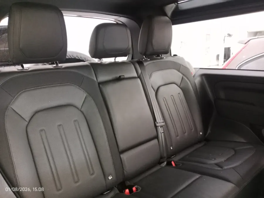 Foto Mobil Bekas Kabin Belakang Land Rover Defender 2.0 tahun 2021