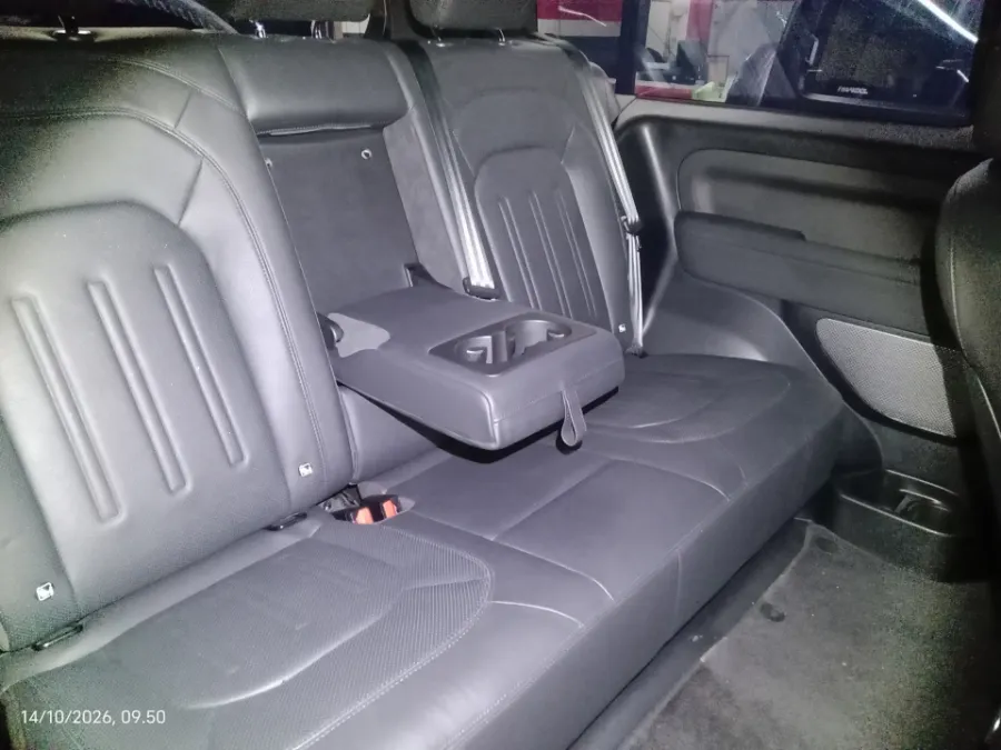 Foto Mobil Bekas Kabin Belakang Land Rover Defender 2.0 tahun 2021