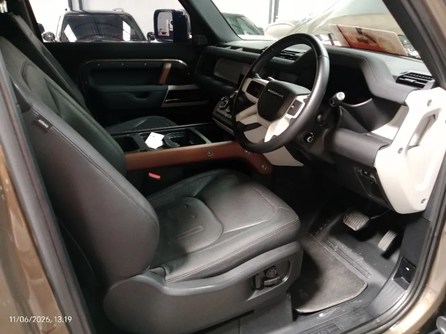 Foto Mobil Bekas Kabin Depan Land Rover Defender 2.0 tahun 2021