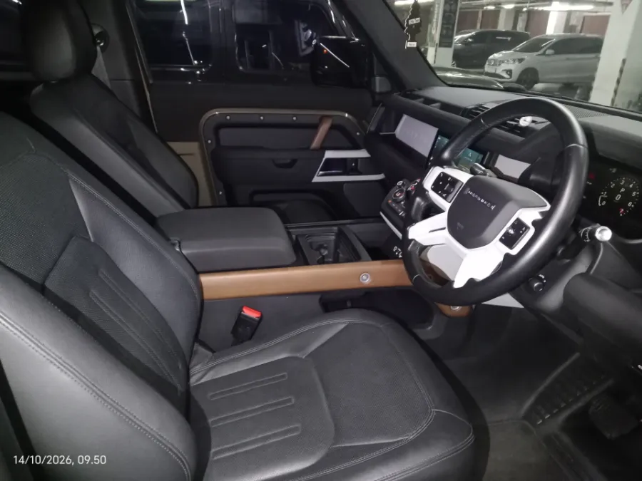 Foto Mobil Bekas Kabin Depan Land Rover Defender 2.0 tahun 2021