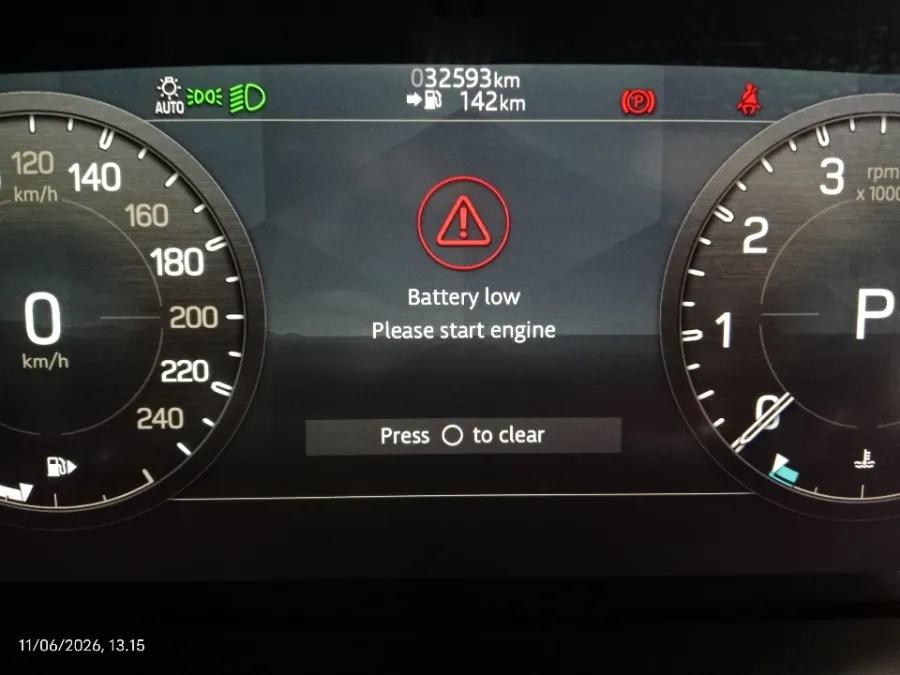 Foto Mobil Bekas Odometer Land Rover Defender 2.0 tahun 2021