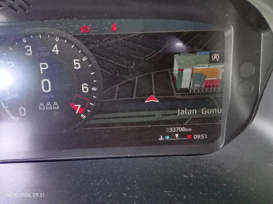 Foto Mobil Bekas Odometer Land Rover Defender 2.0 tahun 2021