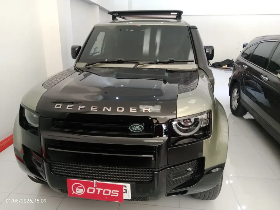 Foto Mobil Bekas Tampak Depan Land Rover Defender 2.0 tahun 2021