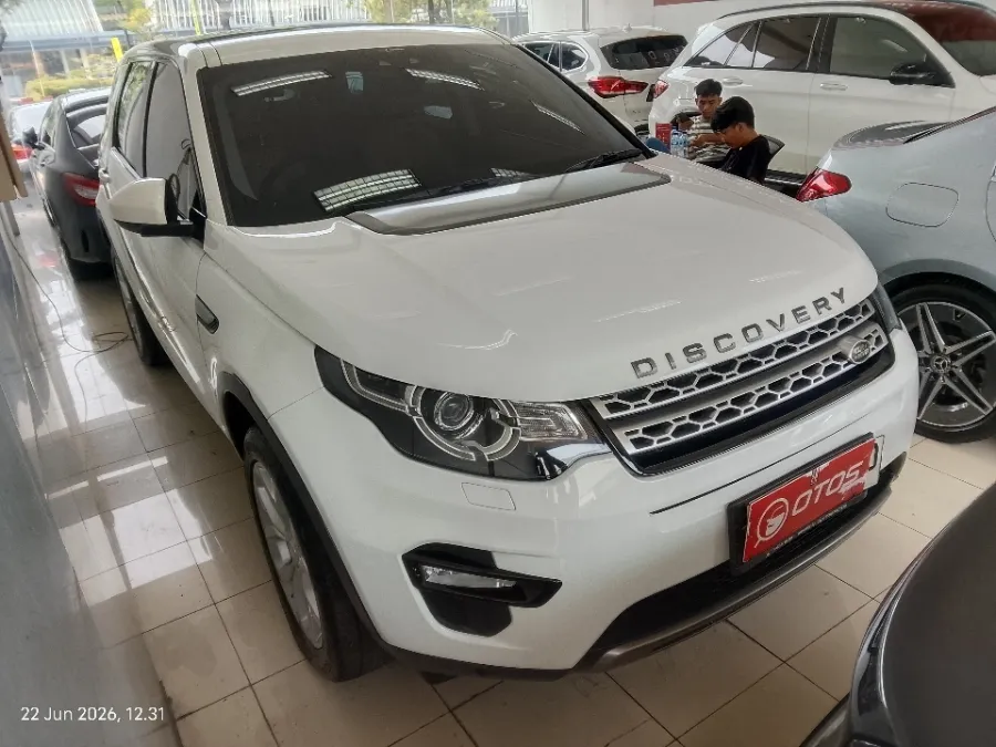Foto Mobil Bekas Kanan Depan Land Rover Discovery Sport 2.0 HSE tahun 2015