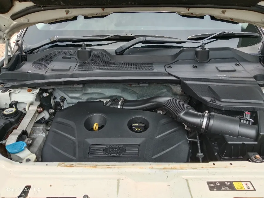 Foto Mobil Bekas Mesin Land Rover Discovery Sport 2.0 HSE tahun 2015