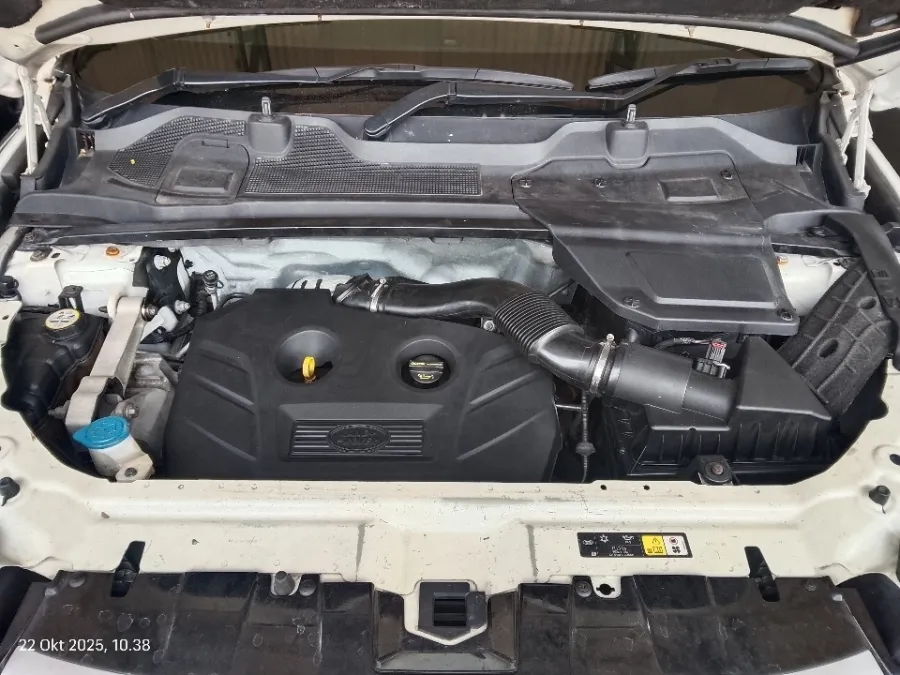 Foto Mobil Bekas Mesin Land Rover Discovery Sport 2.0 HSE tahun 2015
