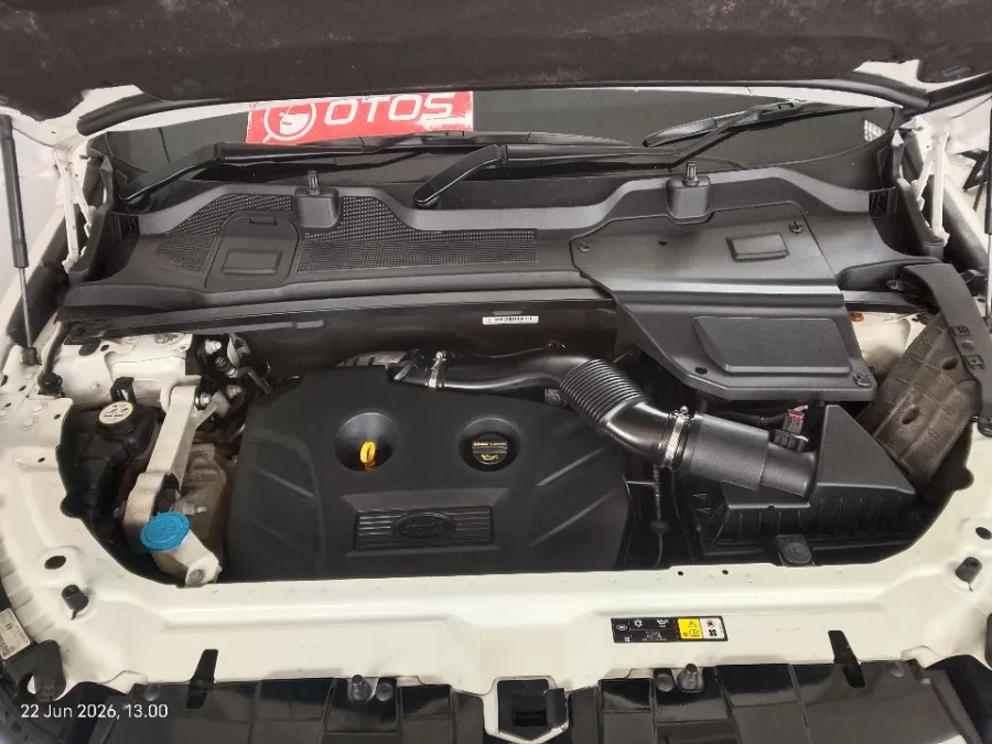 Foto Mobil Bekas Mesin Land Rover Discovery Sport 2.0 HSE tahun 2015