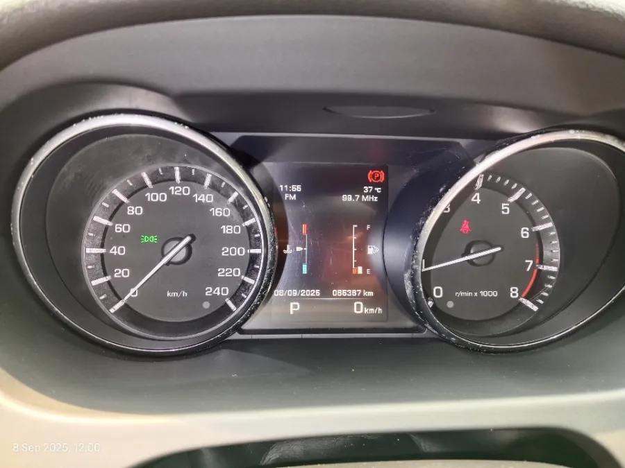 Foto Mobil Bekas Odometer Land Rover Discovery Sport 2.0 HSE tahun 2015
