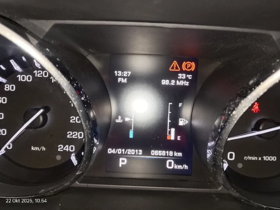 Foto Mobil Bekas Odometer Land Rover Discovery Sport 2.0 HSE tahun 2015