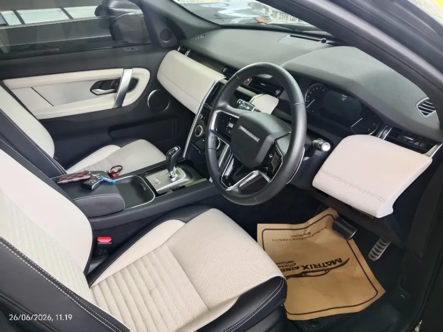 Foto Mobil Bekas Kabin Depan Land Rover Discovery Sport 2.0 HSE tahun 2022