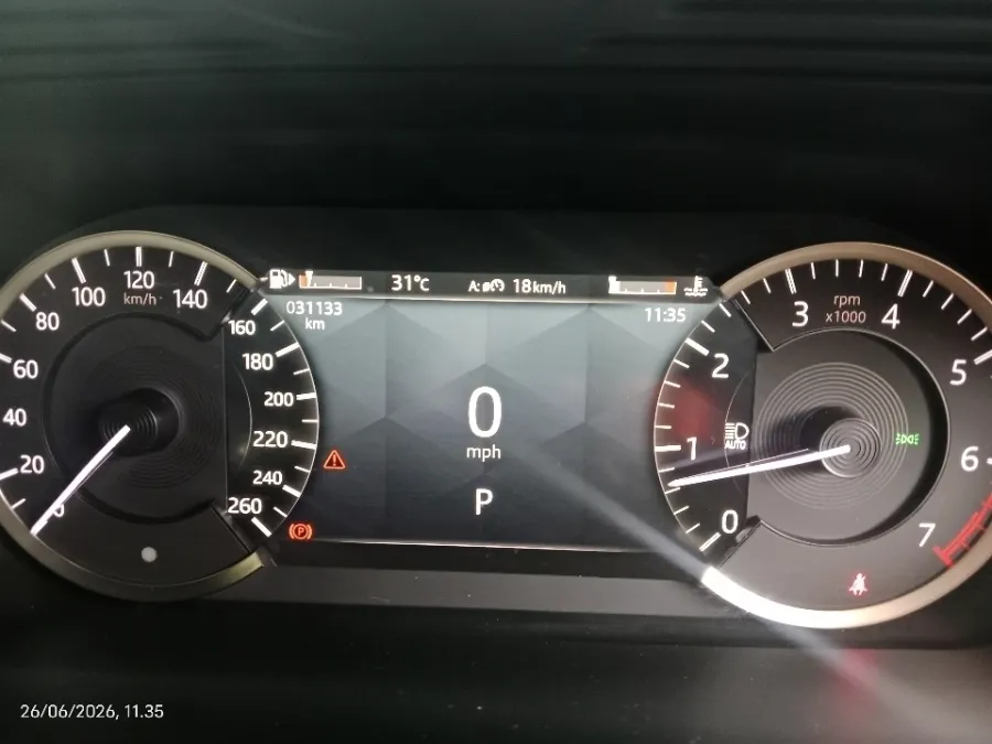 Foto Mobil Bekas Odometer Land Rover Discovery Sport 2.0 HSE tahun 2022