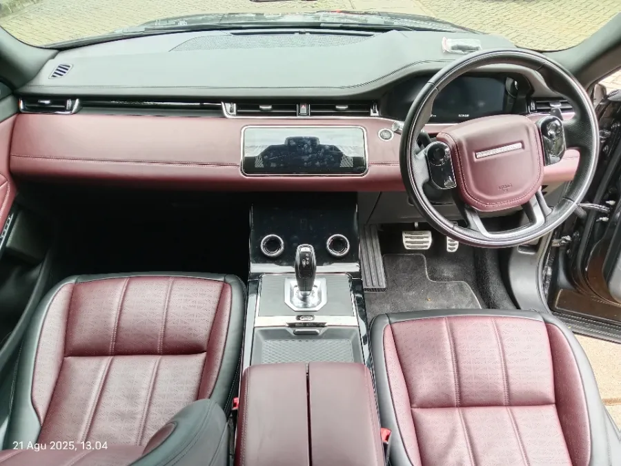 Foto Mobil Bekas Dashboard Land Rover Evoque 2.0 tahun 2019