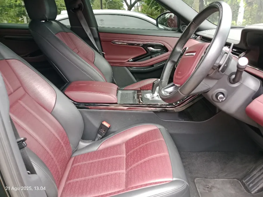 Foto Mobil Bekas Kabin Depan Land Rover Evoque 2.0 tahun 2019