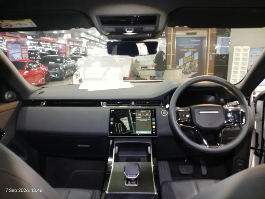 Foto Mobil Bekas Dashboard Land Rover Evoque 2.0 tahun 2025