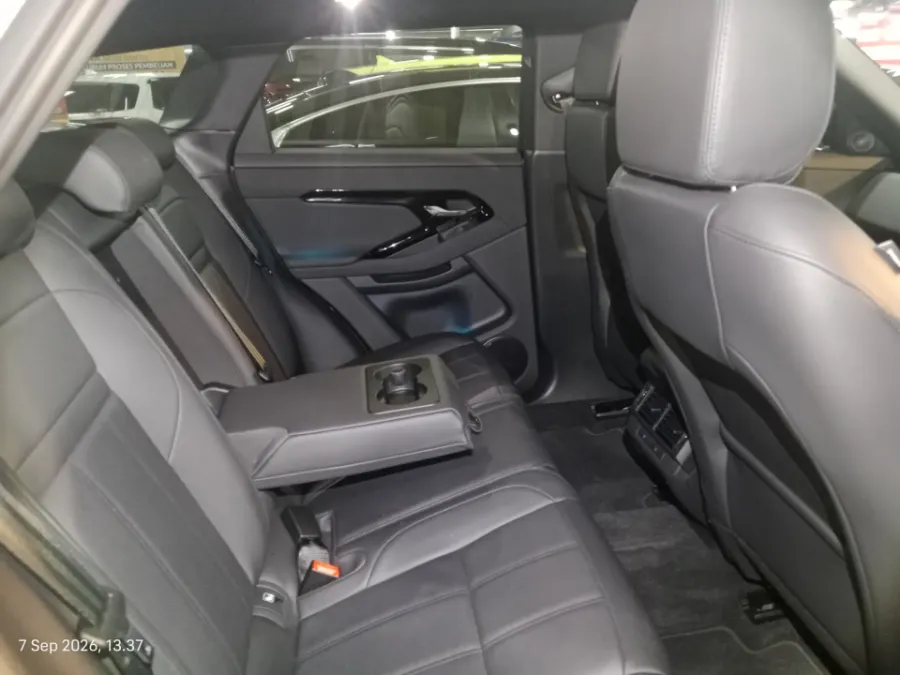 Foto Mobil Bekas Kabin Belakang Land Rover Evoque 2.0 tahun 2025