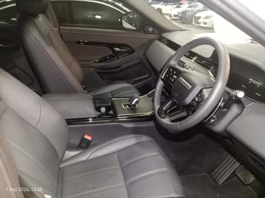 Foto Mobil Bekas Kabin Depan Land Rover Evoque 2.0 tahun 2025