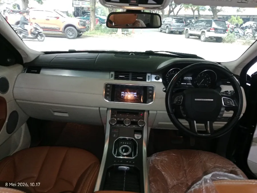 Foto Mobil Bekas Dashboard Land Rover Range Rover Evoque 2.0 tahun 2013