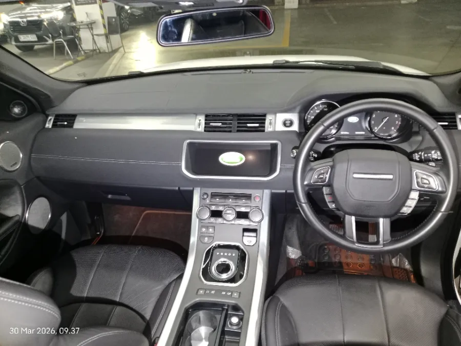 Foto Mobil Bekas Dashboard Land Rover Range Rover Evoque 2.0 tahun 2019