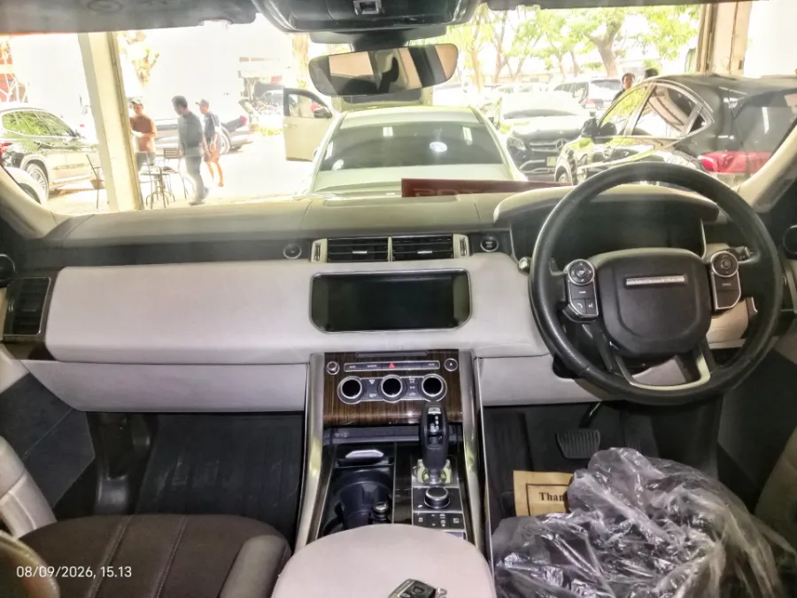 Foto Mobil Bekas Dashboard Land Rover Range Rover Sport 3.0 HSE tahun 2017