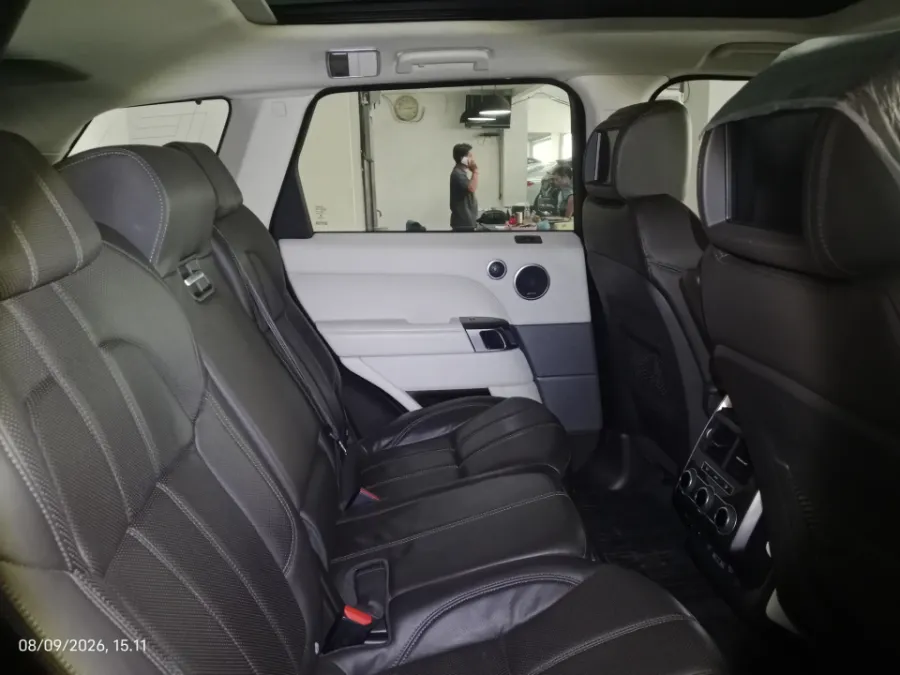 Foto Mobil Bekas Kabin Belakang Land Rover Range Rover Sport 3.0 HSE tahun 2017