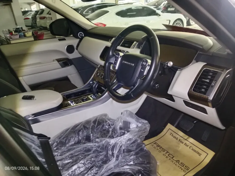 Foto Mobil Bekas Kabin Depan Land Rover Range Rover Sport 3.0 HSE tahun 2017