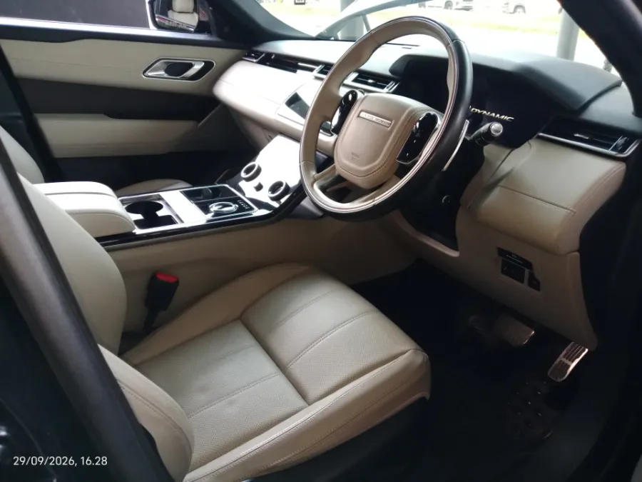 Foto Mobil Bekas Kabin Depan Land Rover Range Rover Velar 2.0 SE R-Dynamic 250 PS tahun 2017