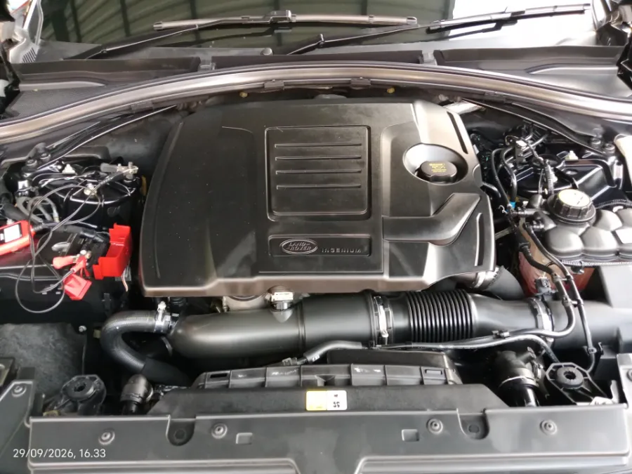 Foto Mobil Bekas Mesin Land Rover Range Rover Velar 2.0 SE R-Dynamic 250 PS tahun 2017