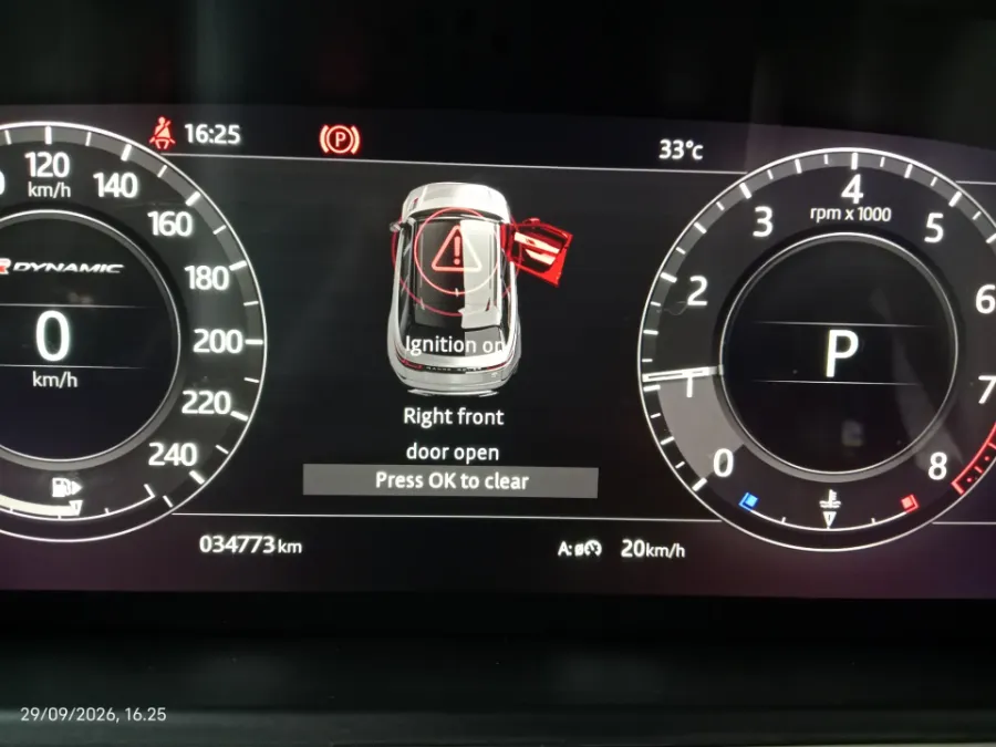 Foto Mobil Bekas Odometer Land Rover Range Rover Velar 2.0 SE R-Dynamic 250 PS tahun 2017